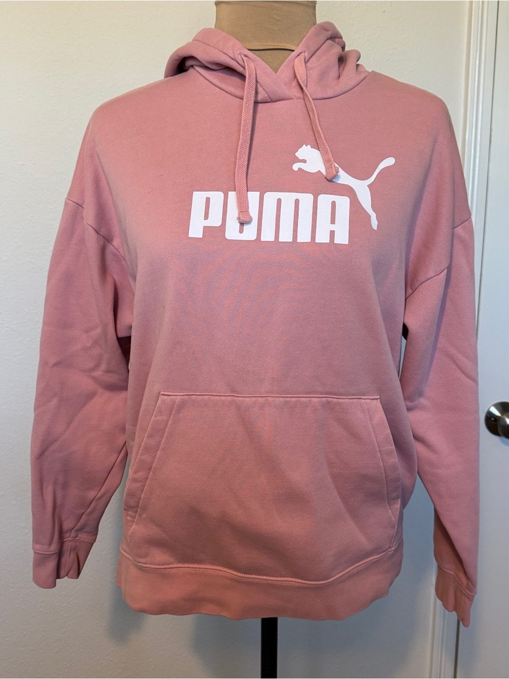 Hoodie/Pullover classified as Crewneck